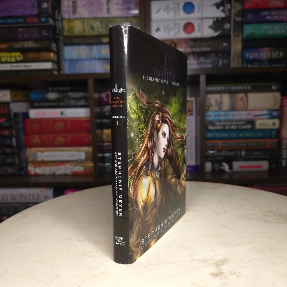 Twlight the Graphic Novel: Volume 1 by Stephenie Meyer *1st Print*